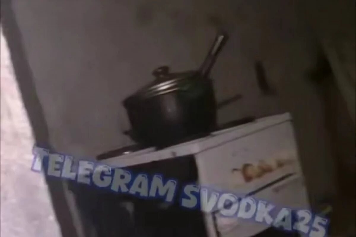    Как рассказывают очевидцы, иностранные граждане проживают в подвальном помещении одного в доме на улице Калинина