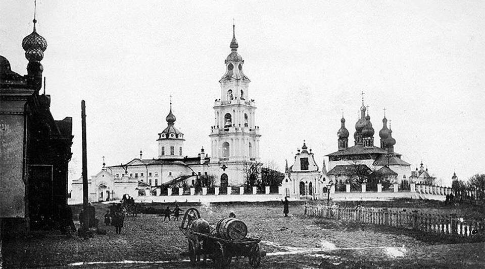 Фото из открытых интернет-источников. Соборный ансамбль Костромского Кремля.