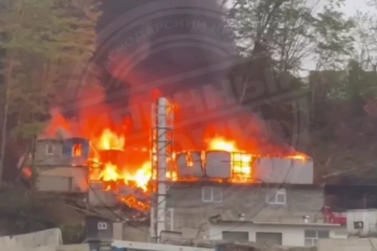    В Сочи произошел мощный пожар – сгорели строительные вагончики