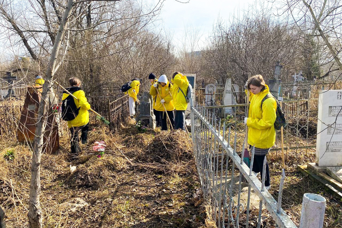     Бойцы трудового отряда главы Красноярска помогут убрать захоронения ветеранов