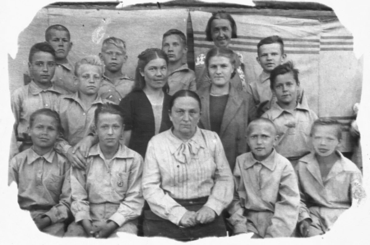    Ленинградские дети-блокадники. п. Лиственничный. 1945 год. Архивный отдел администрации Кондинского района. Фонд 109. Опись 2. Дело 664. Лист 1.