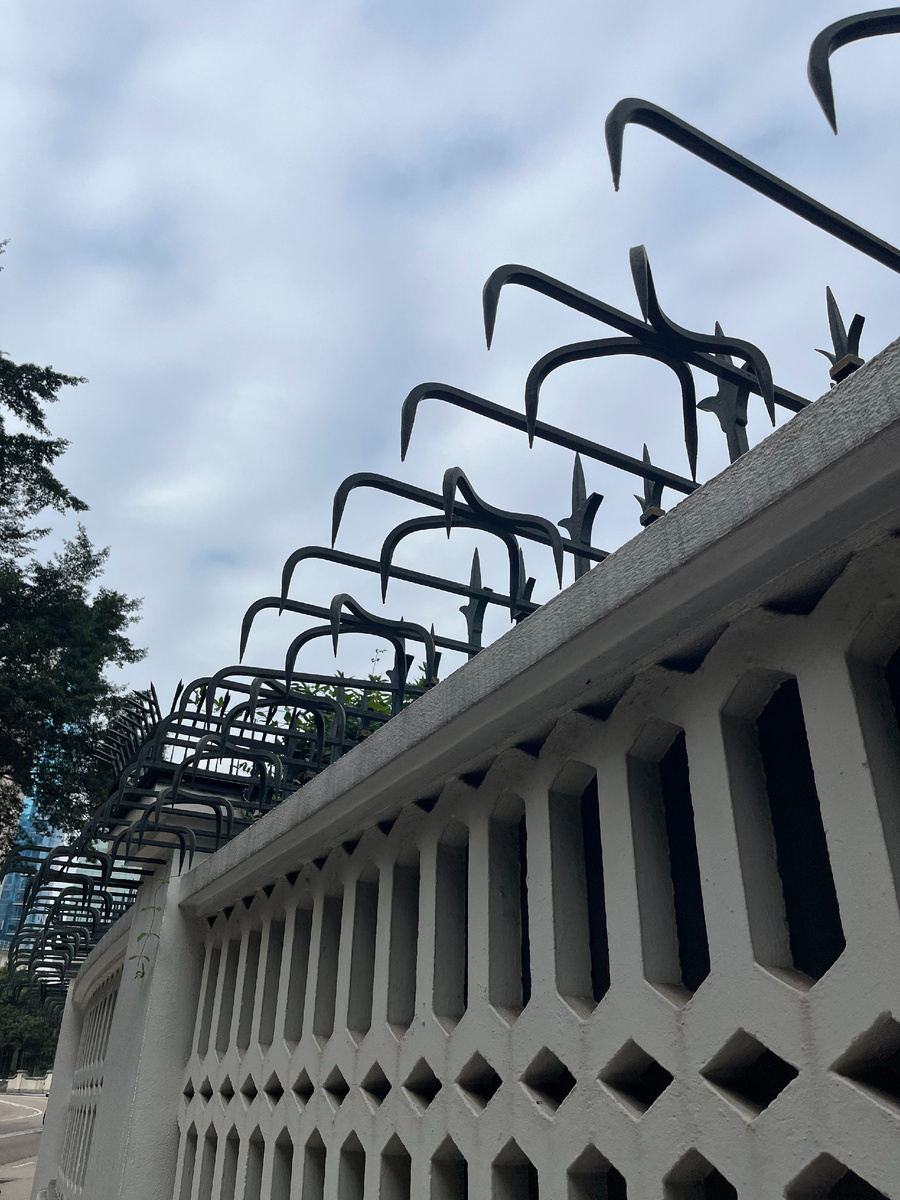 Защита от желающих получить американскую визу