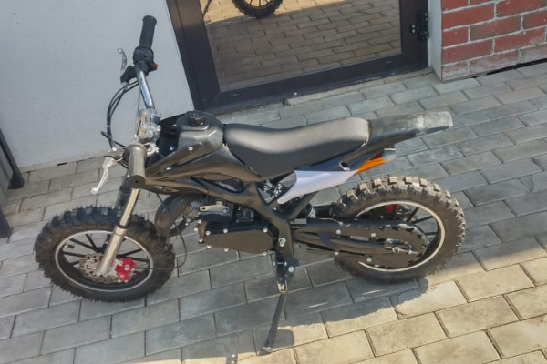    ﻿8-летний мальчик попал в ДТП на питбайке в Оренбургской области