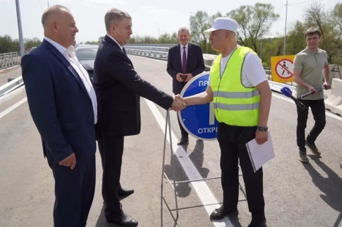    В брянском Почепе открыли движение по новому мосту через реку Судость