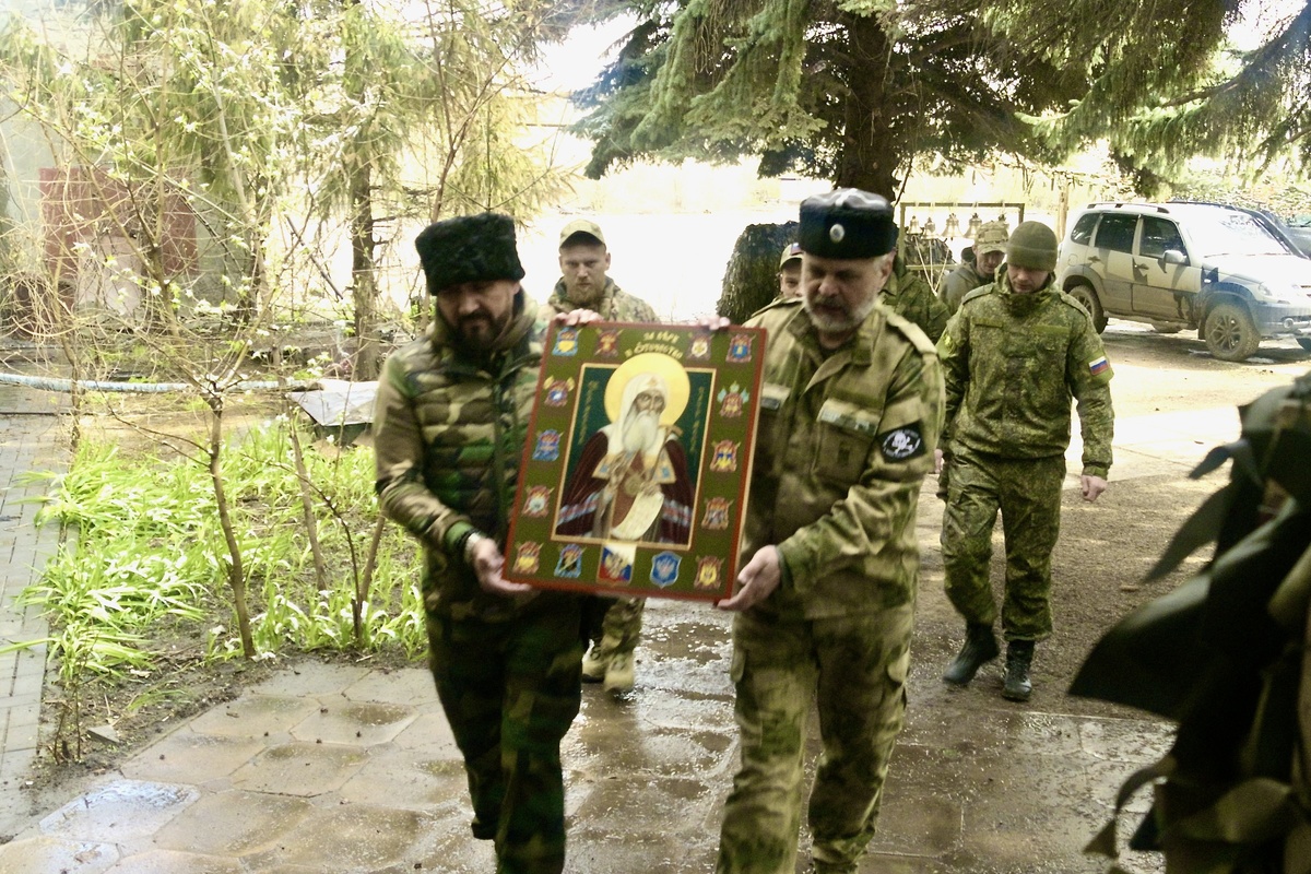 Казаки Солнечногорска Московской области доставляют икону казачьего Патриарха всея Руси святителя Ермогена в зону проведения специальной военной операции