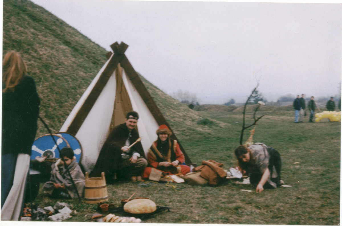 Палатка жрецов. Копец Крака. Ренкавка 2002 года.