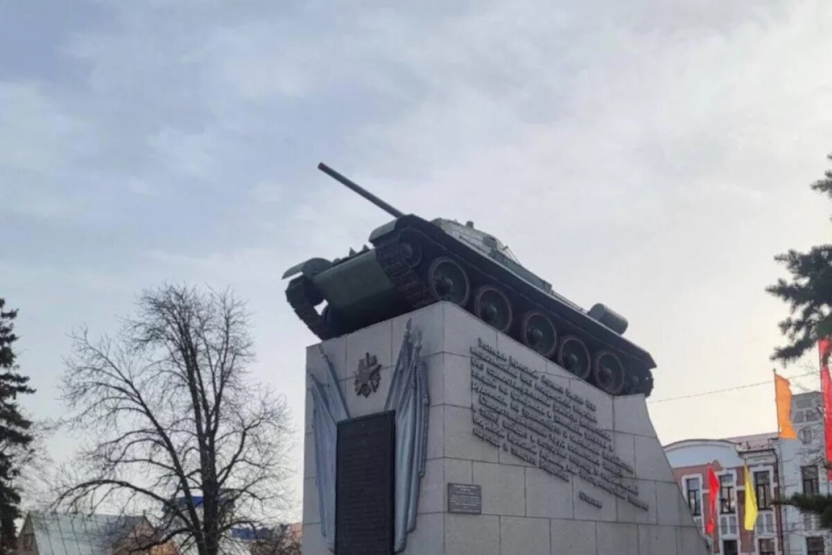    В Тамбове заканчивают ремонт сквера у «Тамбовского колхозника»