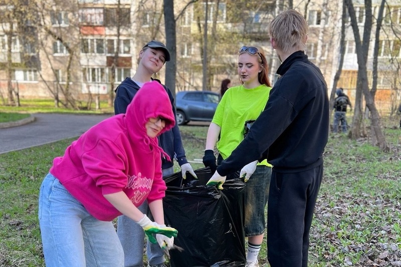    Субботник здесь прошел 22 апреля. В нем участвовали больше 50 человек: члены и сторонники "Единой России", студенты, активисты, депутаты.