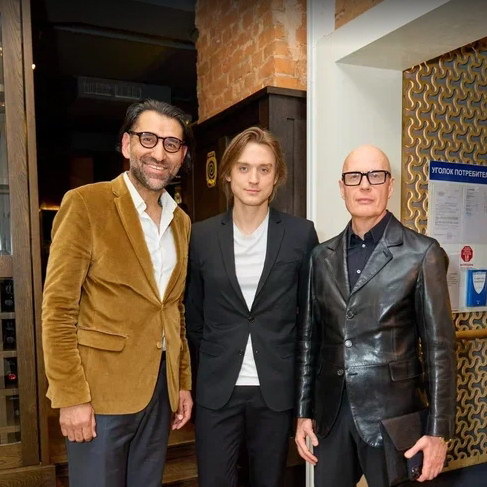     Выставка «Мы и Майя» открылась в кинотеатре «Пионер»