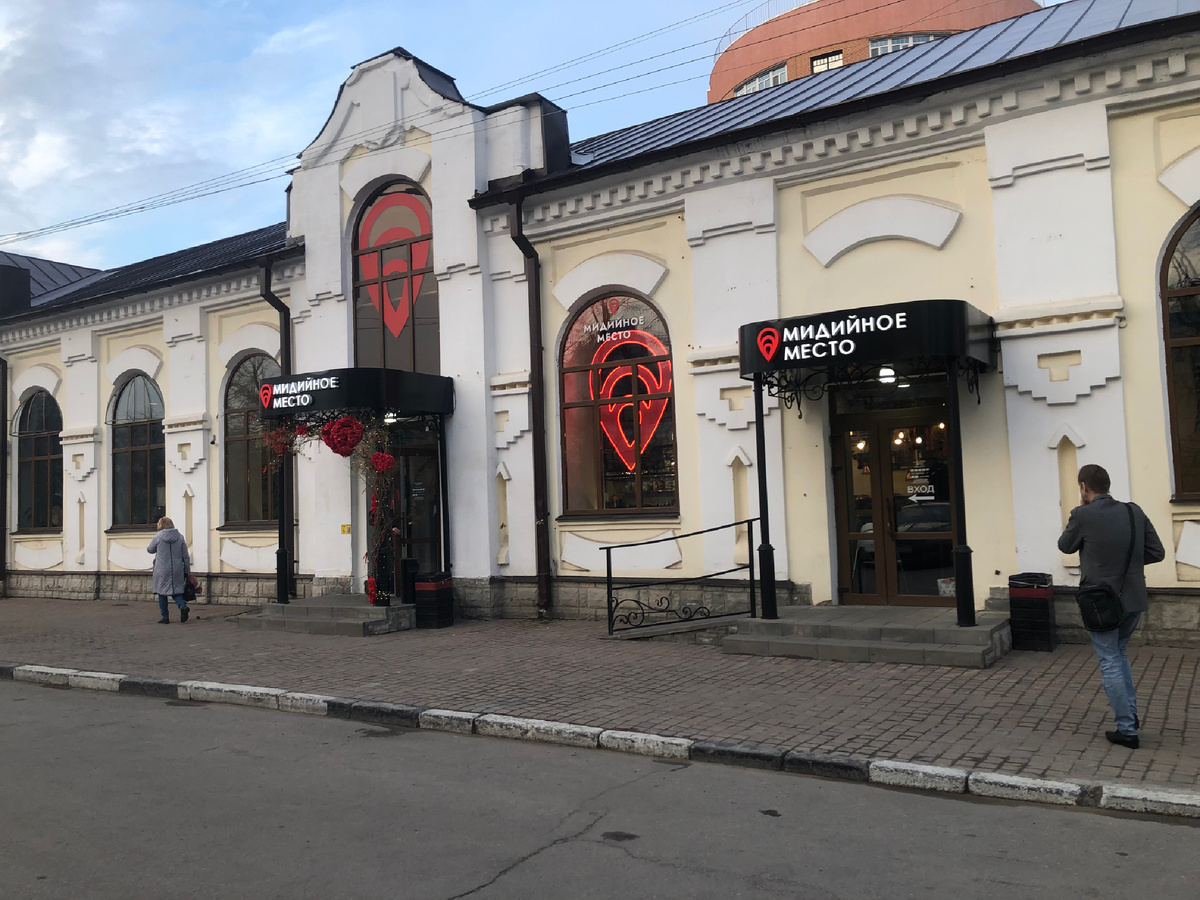 Вход в ресторан "Мидийное место", Тамбов