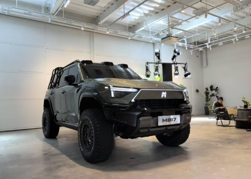 Новинка концерна Dongfeng. Официальная премьера состоится в рамках Шанхайского автосалона.