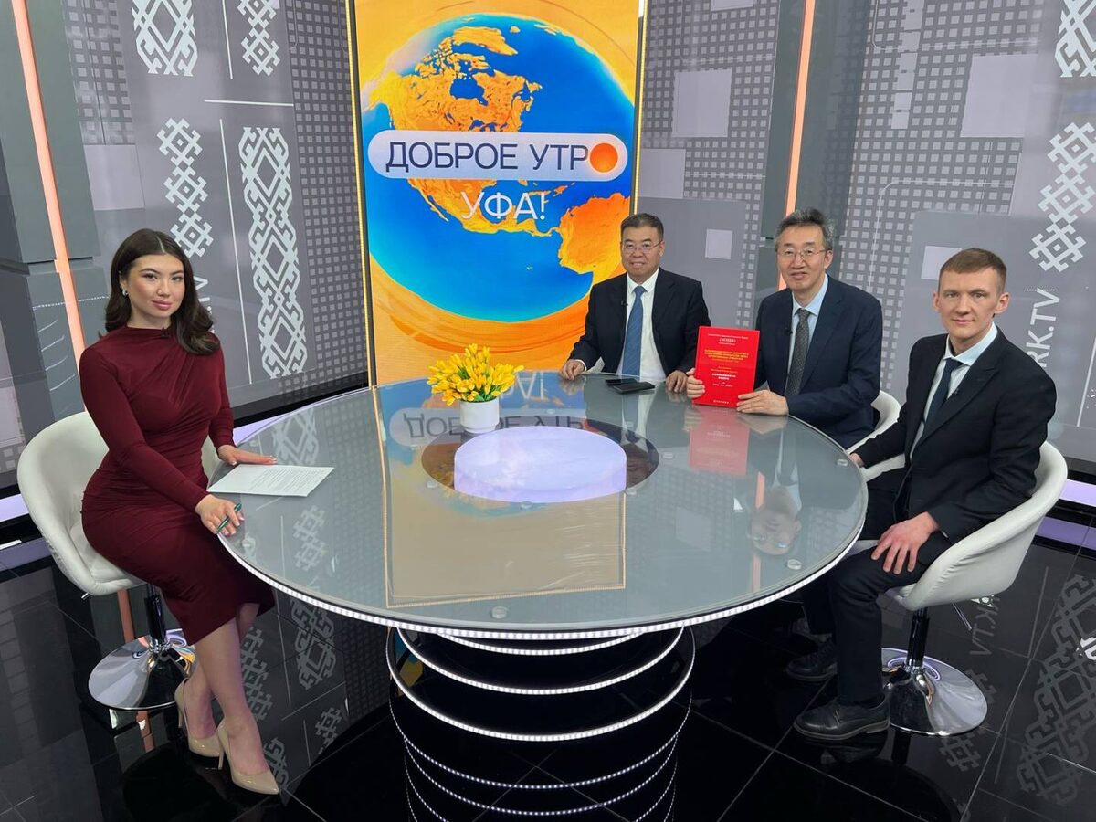    В гостях программы "Доброе утро, Уфа!" побывали обладательницы кубка Женской хоккейной лиги России