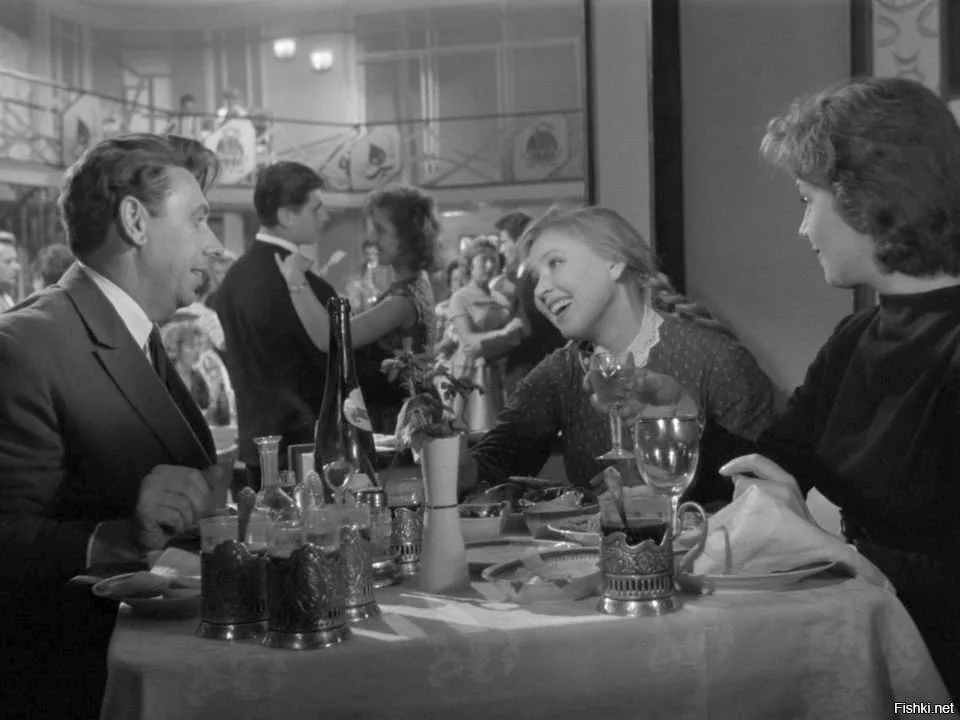 Фрося и чай, стаканов шесть (с) / dzen.ru