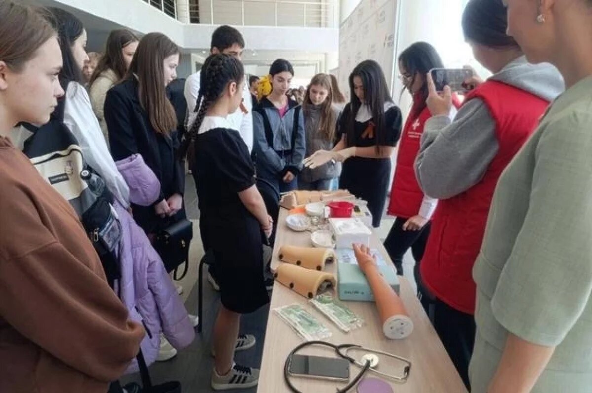    Мастер-класс медколледжа вызвал большой интерес у ребят.