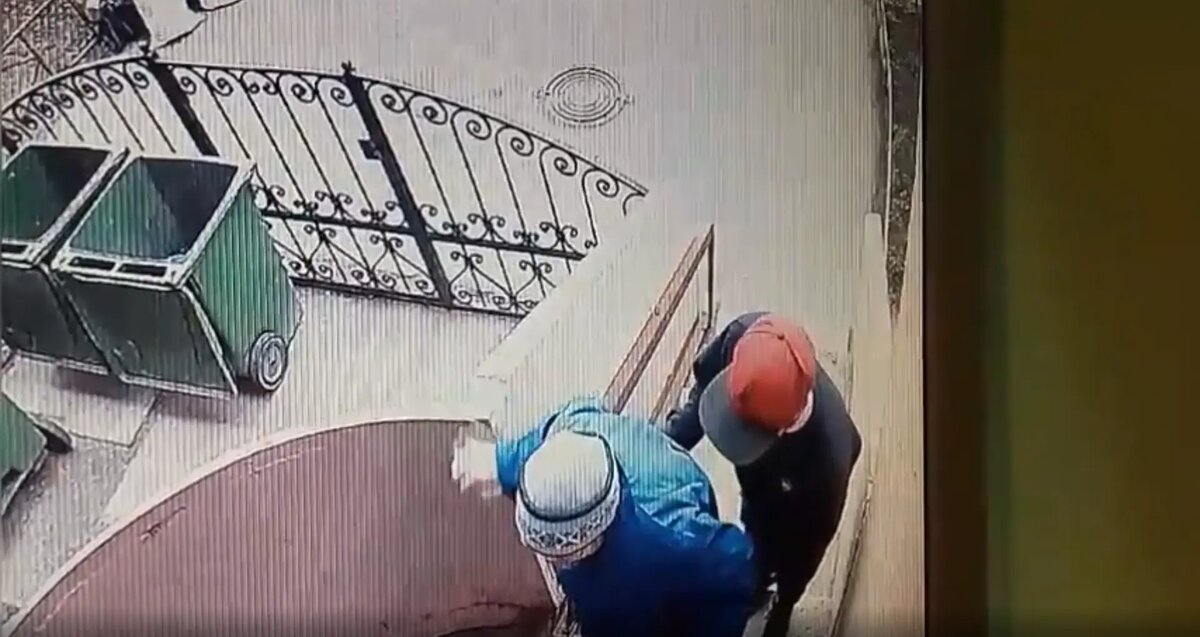    Фото: стоп-кадр видео от пресс-службы ГУ МВД России по Петербургу и Ленобласти