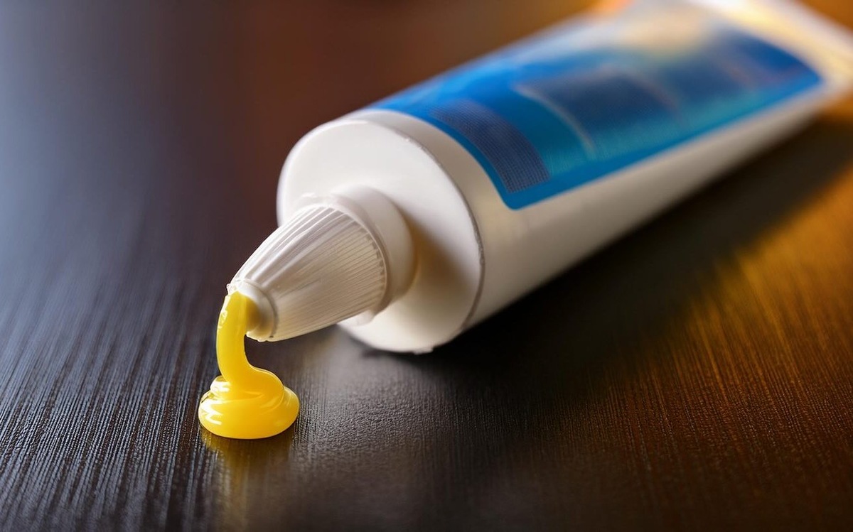 От следов суперклея не останется и следа: запомните приемы легкой очистки любых поверхностей / Фото: Pogovorim.by