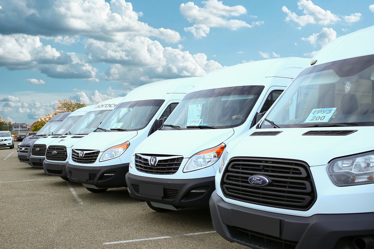 Катафалк Похоронной городской службы Краснодара для перевозки тел в крематорий