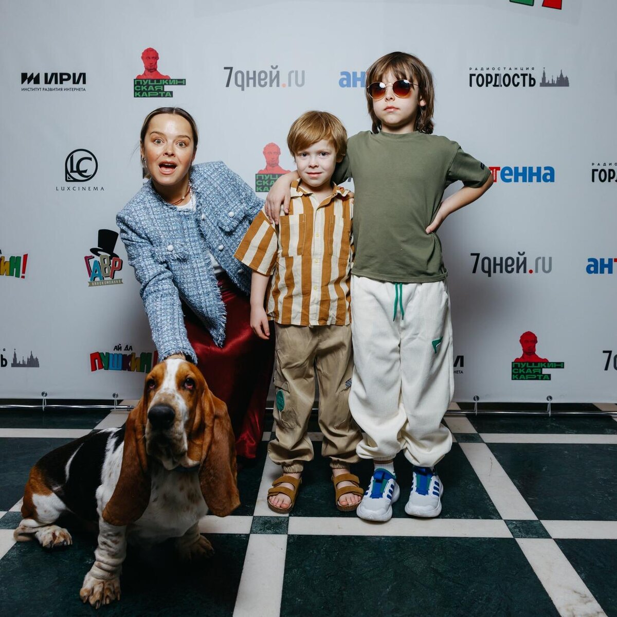    Наталия Медведева с детьми предоставлено организаторами (Ирина Полярная)