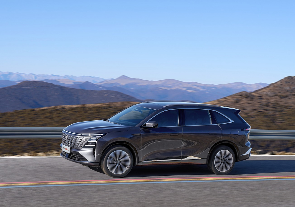 Changan CS75 Plus Ultra выглядит динамично с любого ракурса
