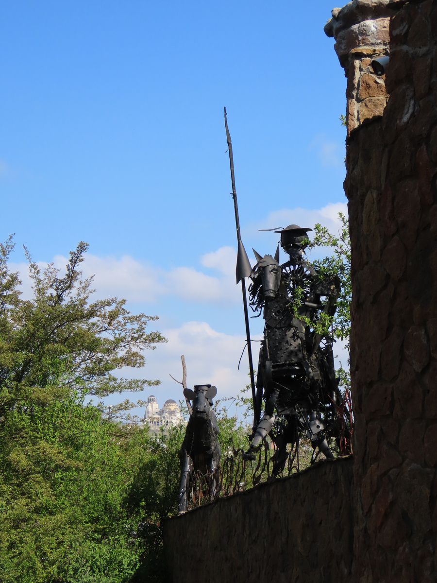 Осадочек остался: вот и Дон Кихот со своим верным слугой теперь уже кажутся воинственными и недружелюбными (апрель 2025 года)