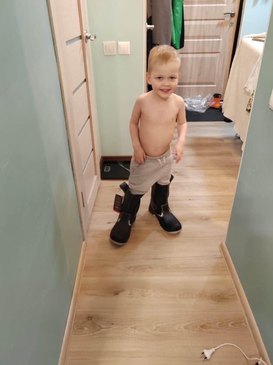 Паше сапожки впору)