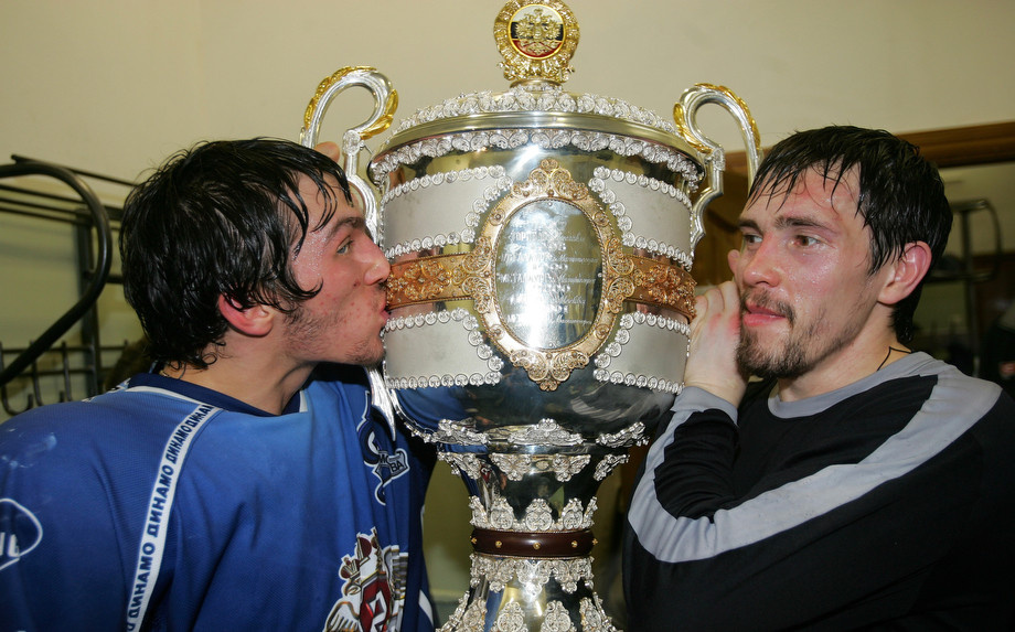 Александр Овечкин и Павел Дацюк с Кубком чемпионов России в составе "Динамо", 2005 год