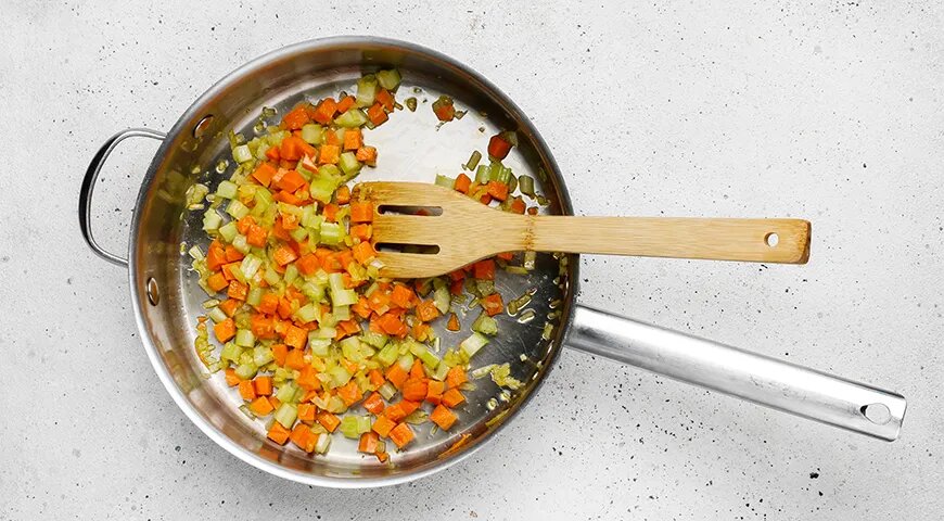   Подливка из фарша на сковороде (gastronom.ru)