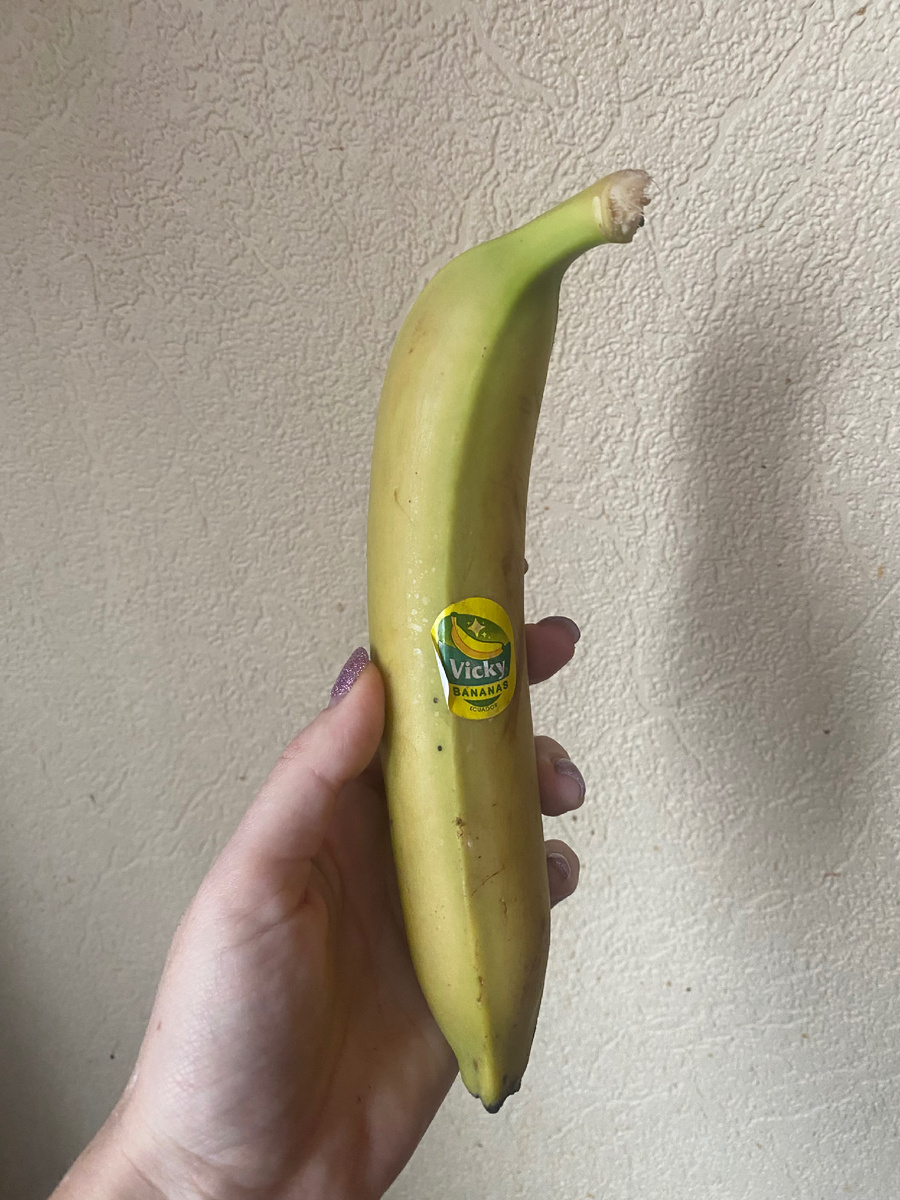 Вместо мороженки - банан🥹