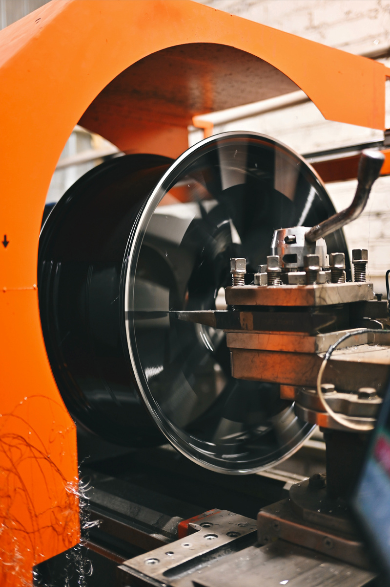 Станок для алмазной проточки лицевой части дисков