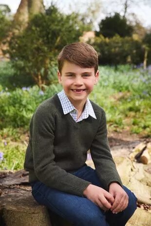 Королевская семья поделилась фотографией принца Луи, но сделала ее не мама-Кейт, а фотограф Josh Shinner