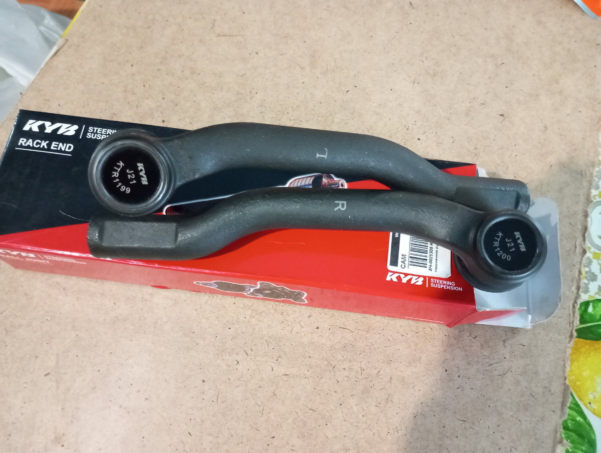 Ниссан Вингроад ny12. Очень хорошие рулевые тяги, ходят прилично по раздолбанным дорогам. Артикулы видно, если что, на самих тягах.