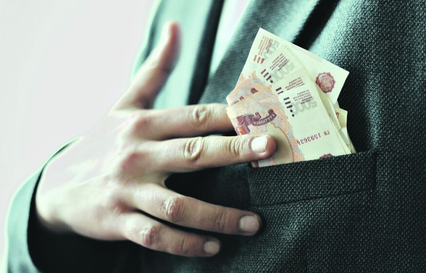    «Сейчас нужно сдаться. И тогда у нас будет много денег»: эксперт раскрыл коварный план «партии мира» в России