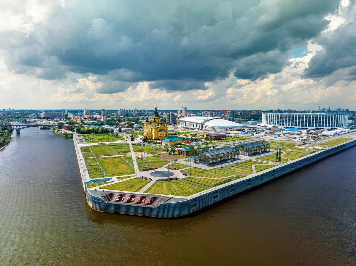 Вид на территорию Стрелки в Нижнем Новгороде