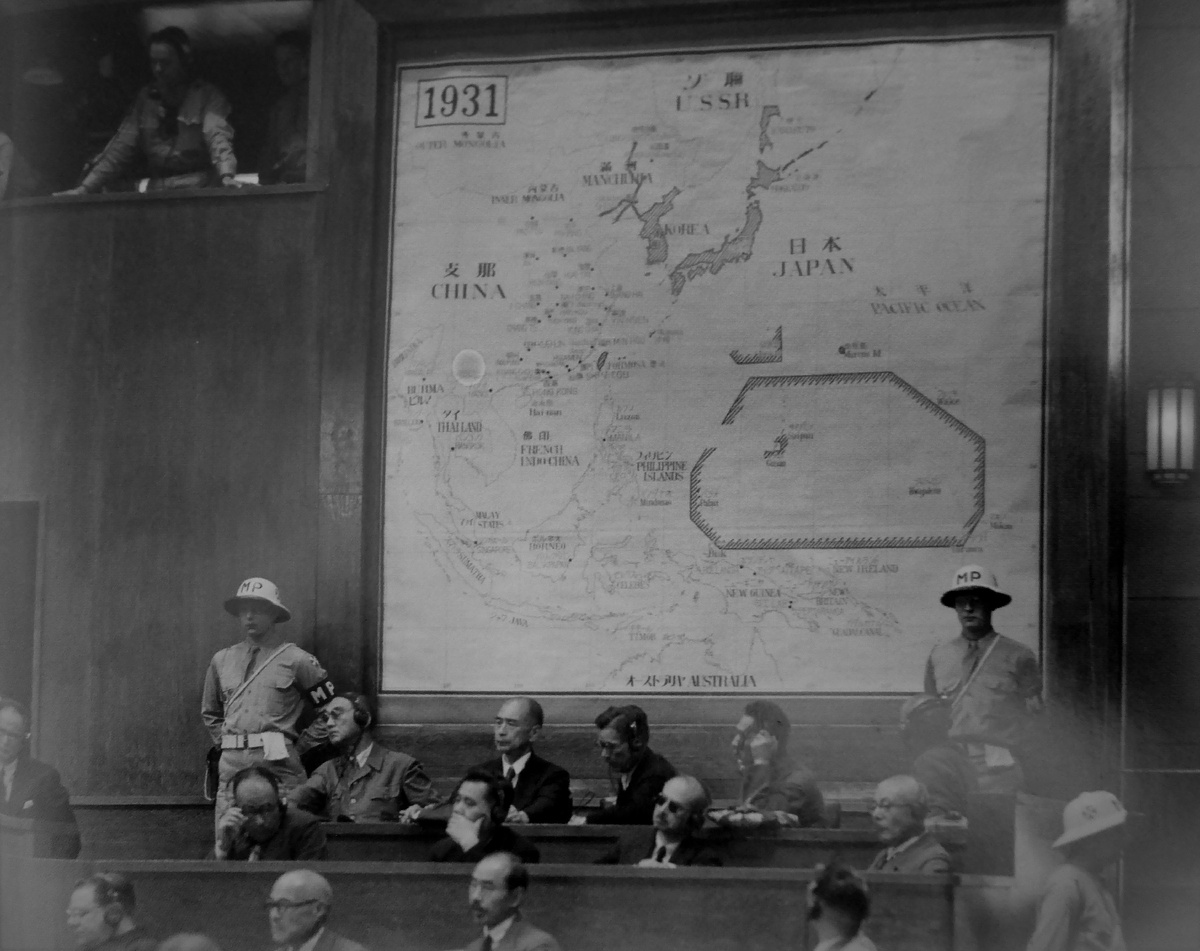 скамья подсудимых во время одного из 818 заседаний токийского трибунала