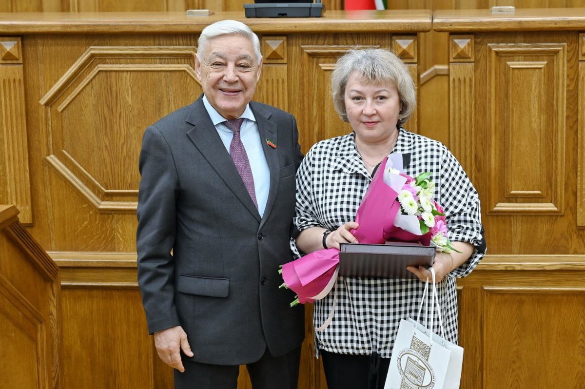 Учитель истории лицея №1 Альбина Рашидовна Автономова, получила благодарность за создание ярких разработок уроков.