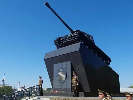 Памятник экипажу Павла Рака.