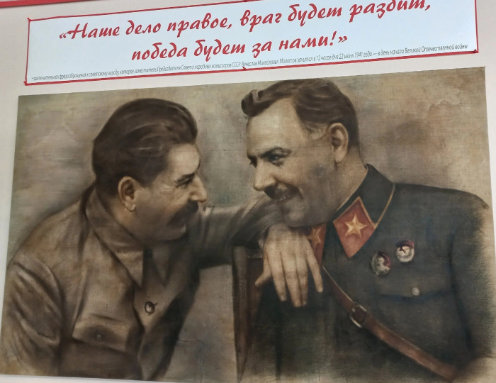 На Красноярской железной дороге отреставрирована картина «Сталин и Ворошилов за беседой»