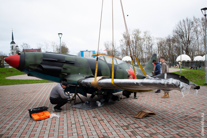    Об этом сообщил мэр Роман Маслов. Это макет в натуральную величину, сегодня объект начали устанавливать.
