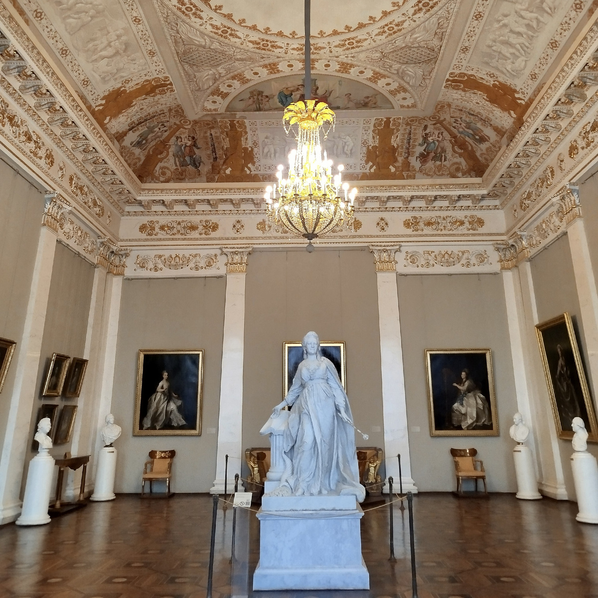 Михайловский дворец, Зал 10, портреты Д. Левицкого. Екатерина Вторая в образе богини