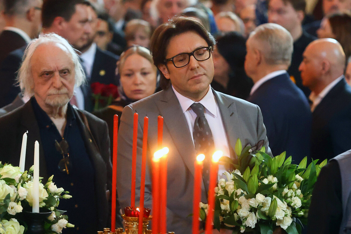 Телеведущий Андрей Малахов на церемонии прощания со скульптором в храме Христа Спасителя в Москве, 23 апреля 2025 года ©Ярослав Чингаев/Агентство «Москва» 