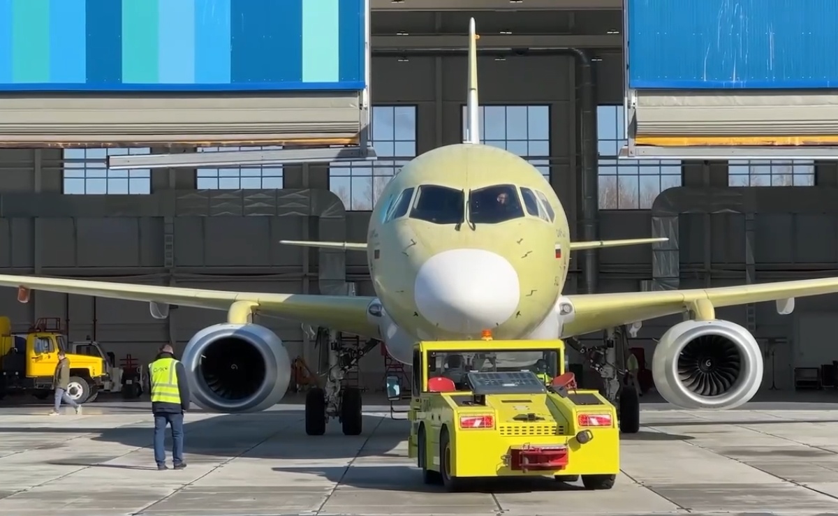 Третий опытный SJ-100 (ОП-3) б/н 97023. Кадры ОАК