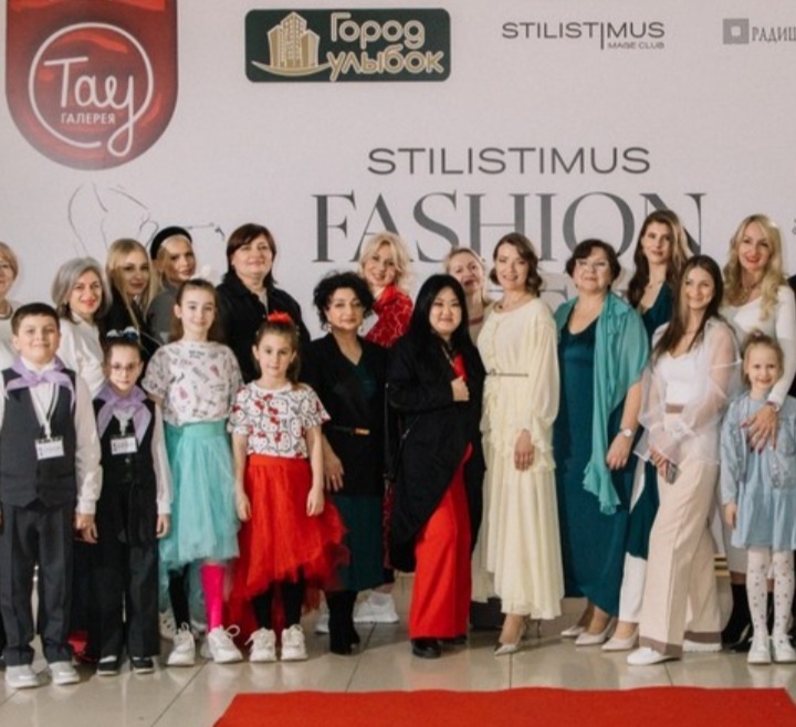 Общее фото участников и гостей Недели Моды, первый день.