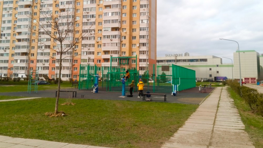 Скоро на Курчатова снесут площадку. Она стала опасной