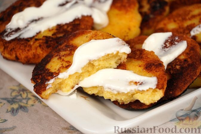 крупа кукурузная, творог, яйца, масло сливочное, вода, мука, сахар, соль, масло растительное, сметана