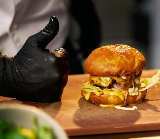 Бриошь, румяная, ммаслянистая, мягкая