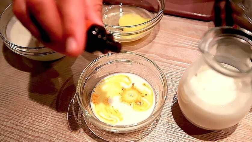 добаввляем капли йода в молоко