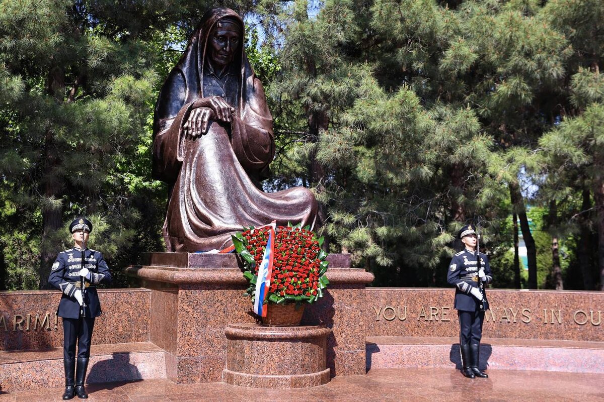 Тот самый монумент. Фото: МИД России/https://t.me/MID_Russia/56037