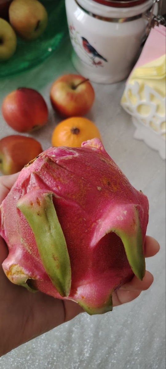 Интересный фрукт. Диковинка для моего поколения. 