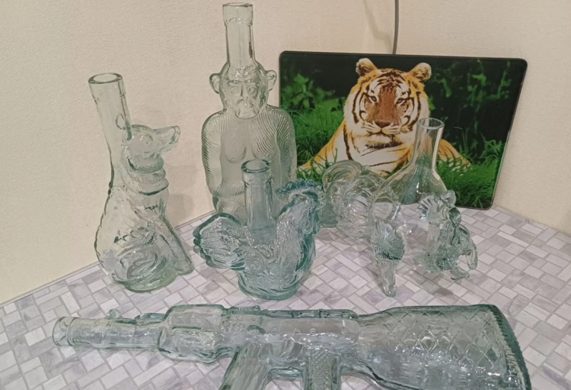    Стеклянный "Калашников" выставлен на продажу в ПетрозаводскеАвито