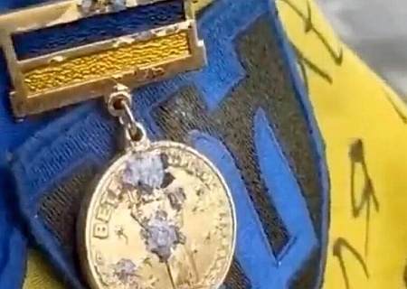   «Медали разваливаются. Как и страна». Военных ВСУ награждают медалями, которые сами разрушаются